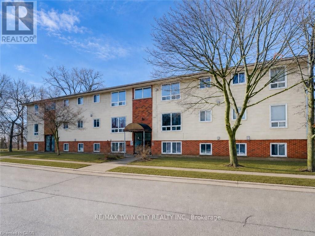#15 119 CEDAR STREET S - 2