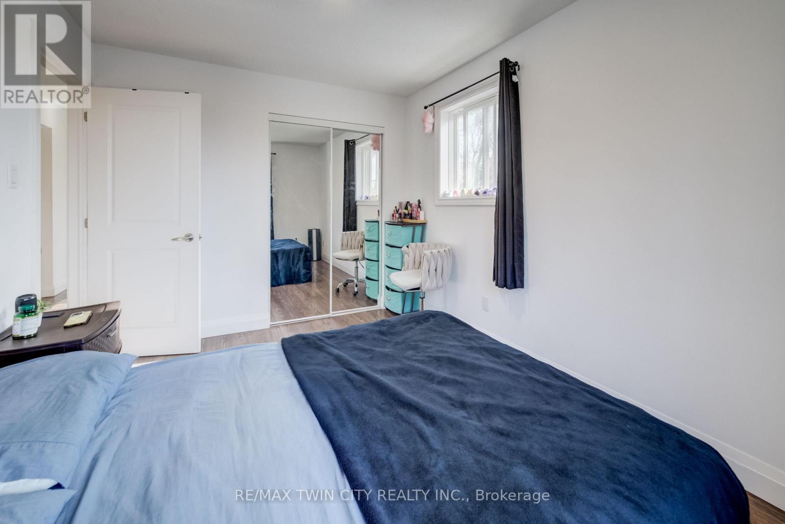 #15 119 CEDAR STREET S - 24