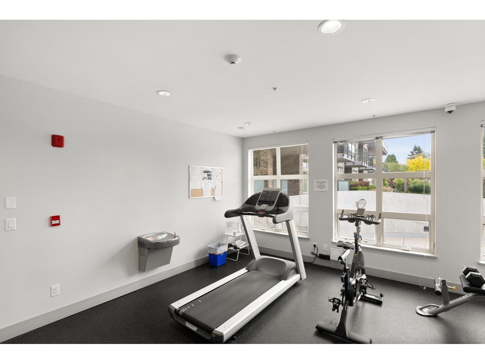 205 14022 NORTH BLUFF ROAD, White Rock