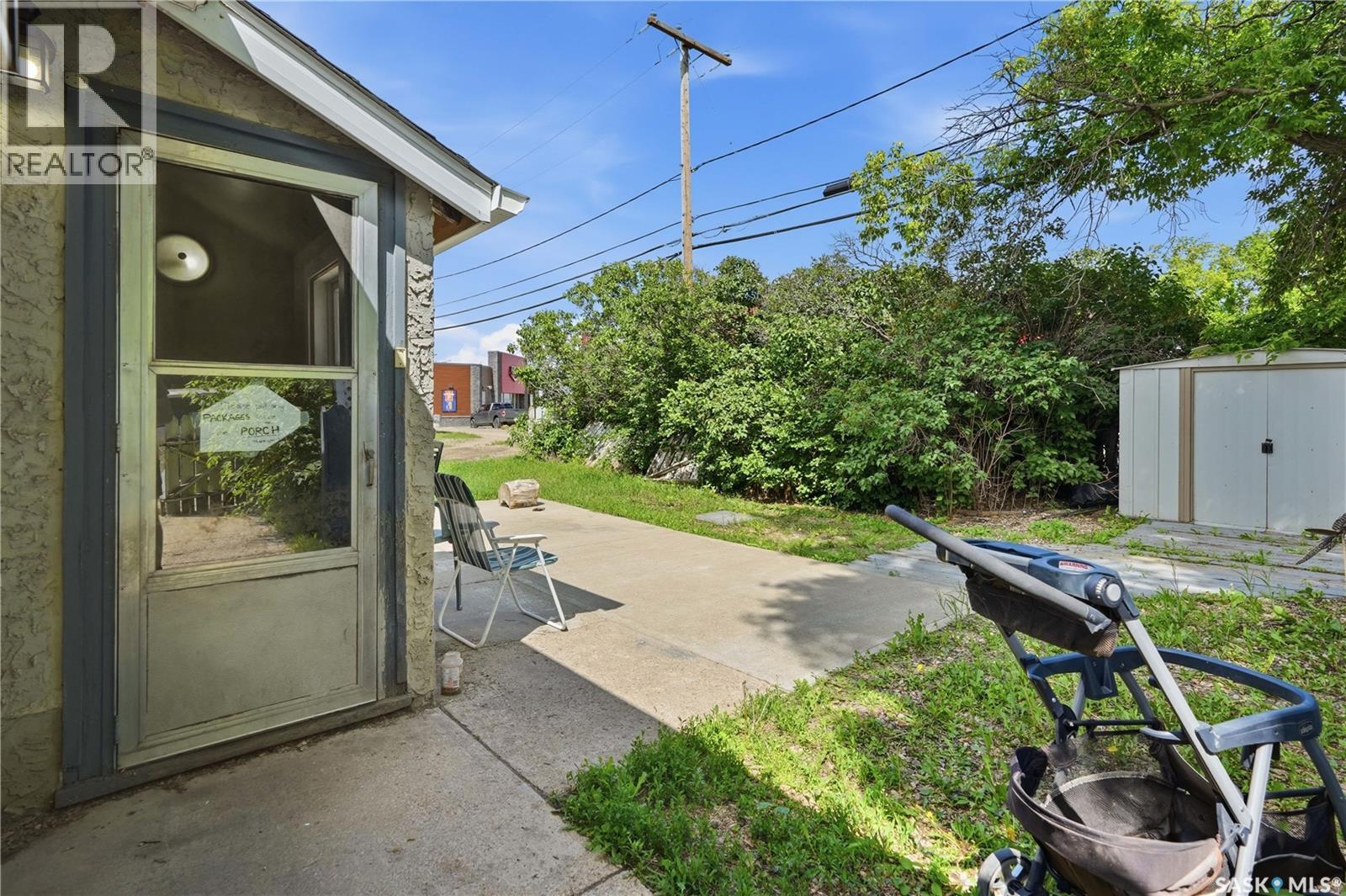 916 Iroquois STREET W - 23
