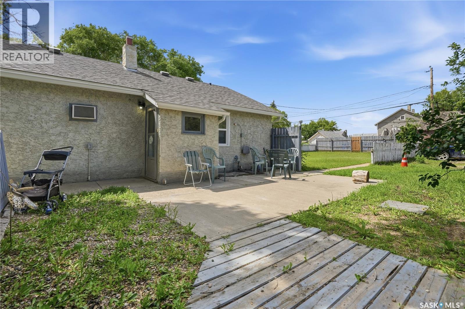916 Iroquois STREET W - 24