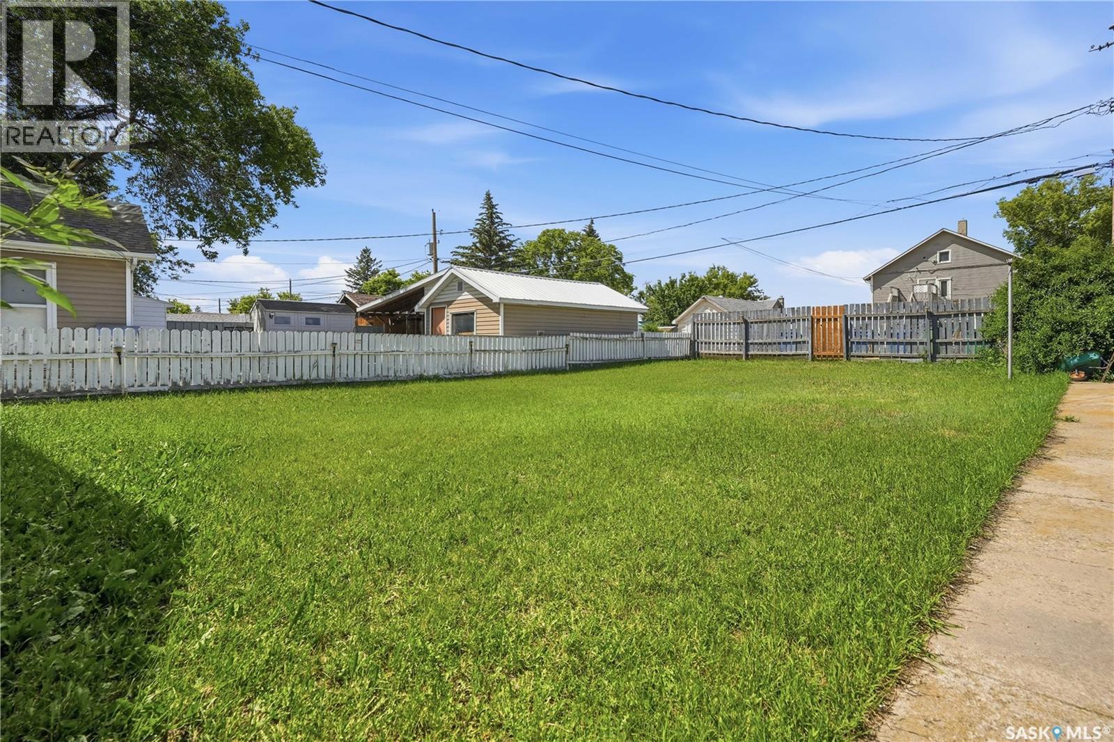 916 Iroquois STREET W - 26