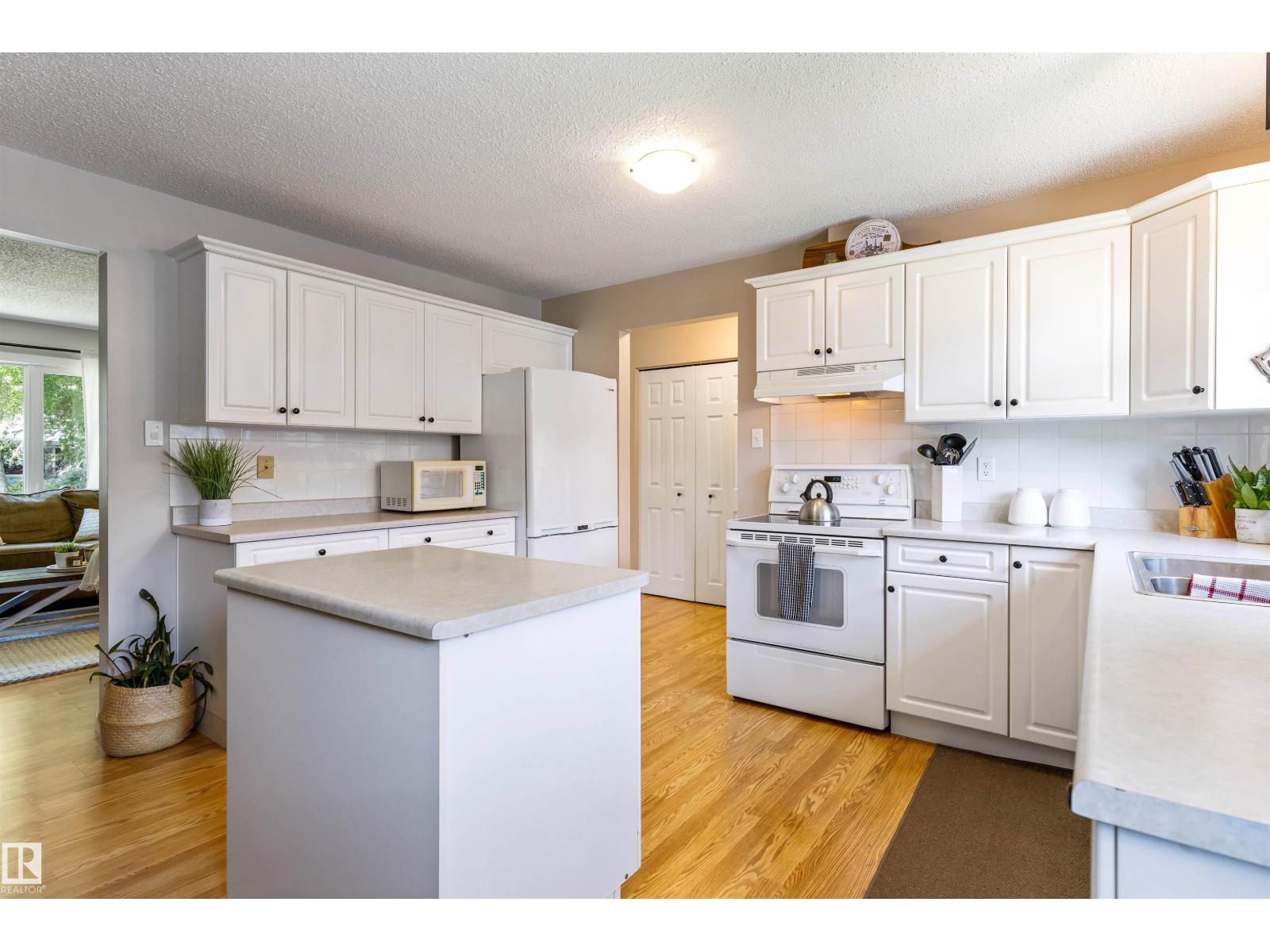 26 MILBURN CR - 12