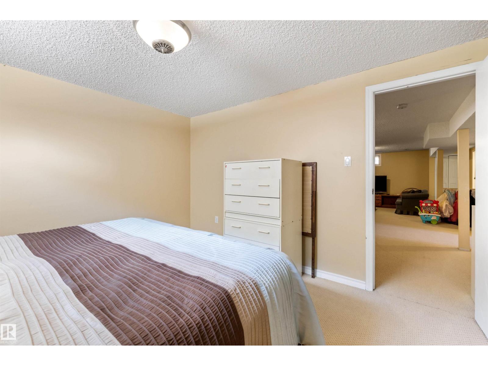 26 MILBURN CR - 31