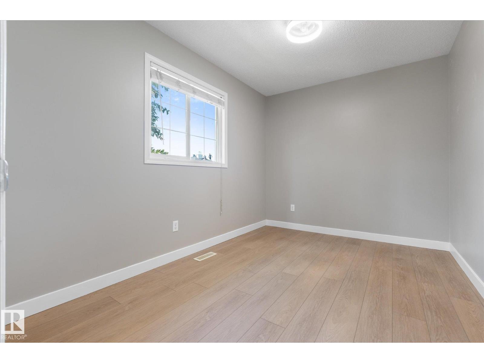 5540 163 AV NW - 25