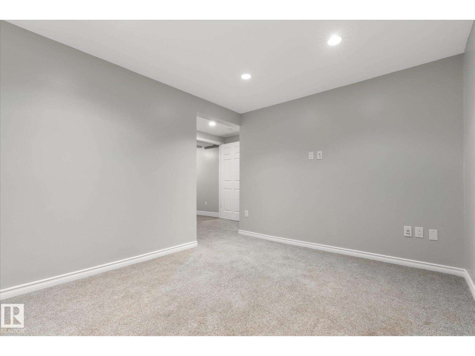 5540 163 AV NW - 36
