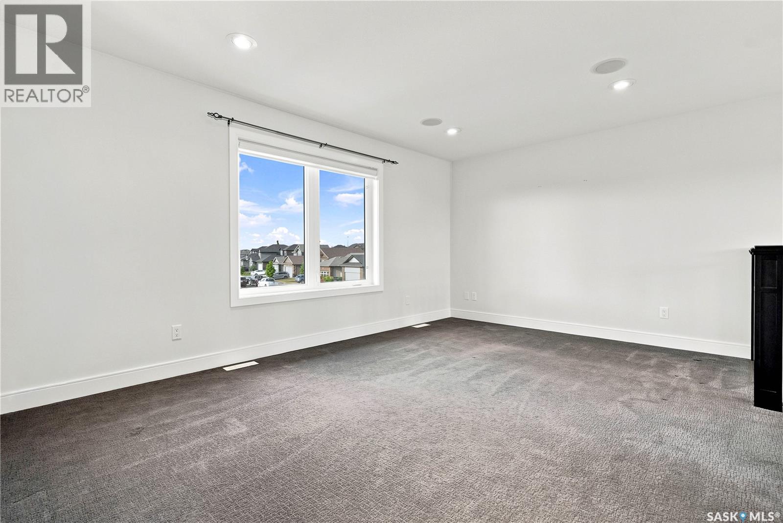 102 Teal CRESCENT - Image 32