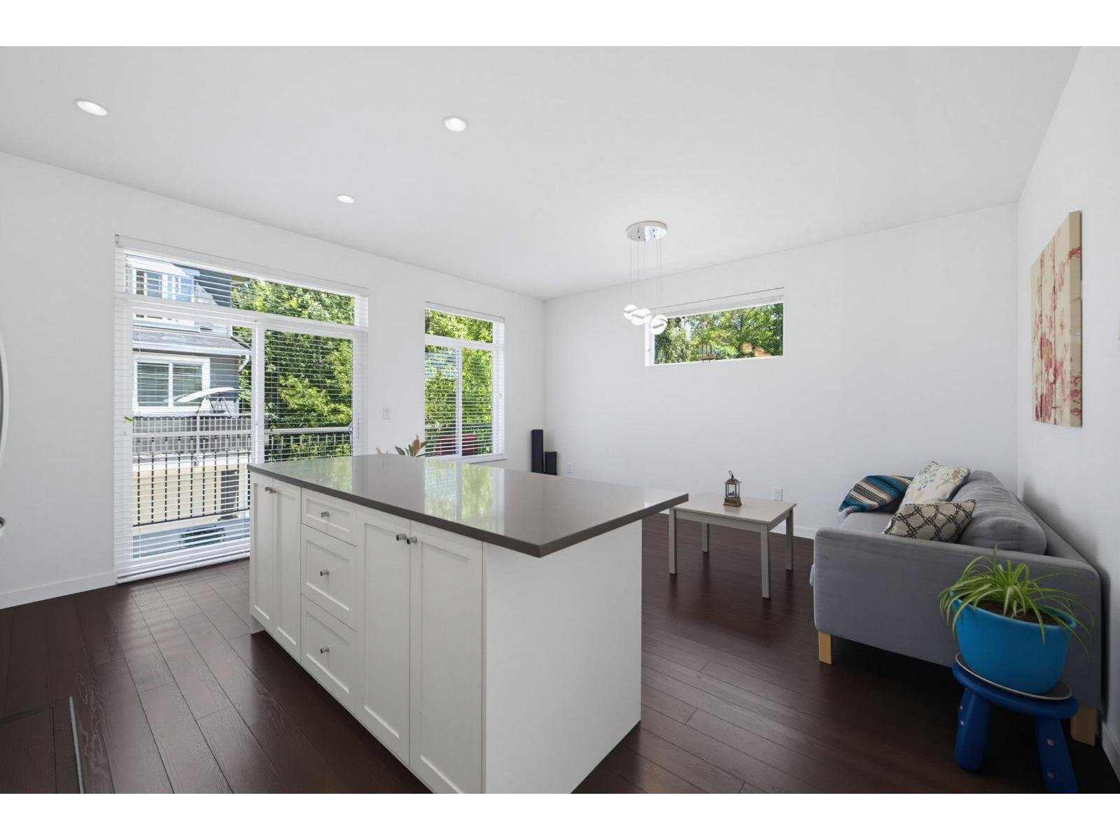 7 16357 15 AVENUE, Surrey