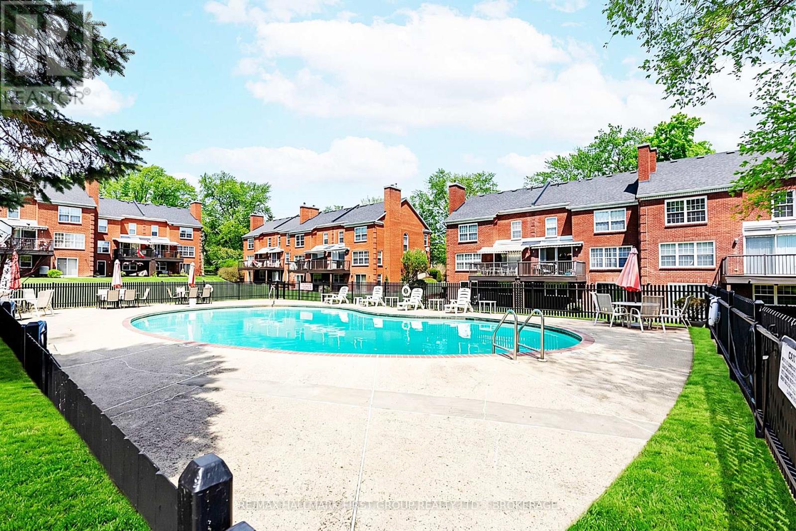 15 COUNTRY CLUB PLACE - 42