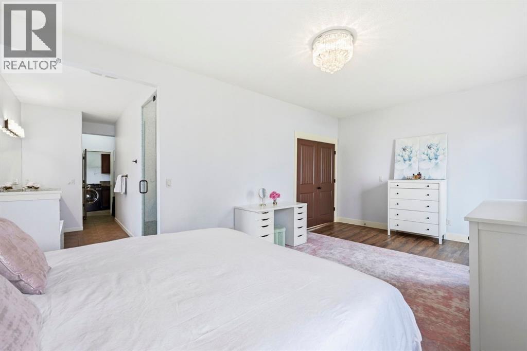 29 Winchester Crescent SW - 19