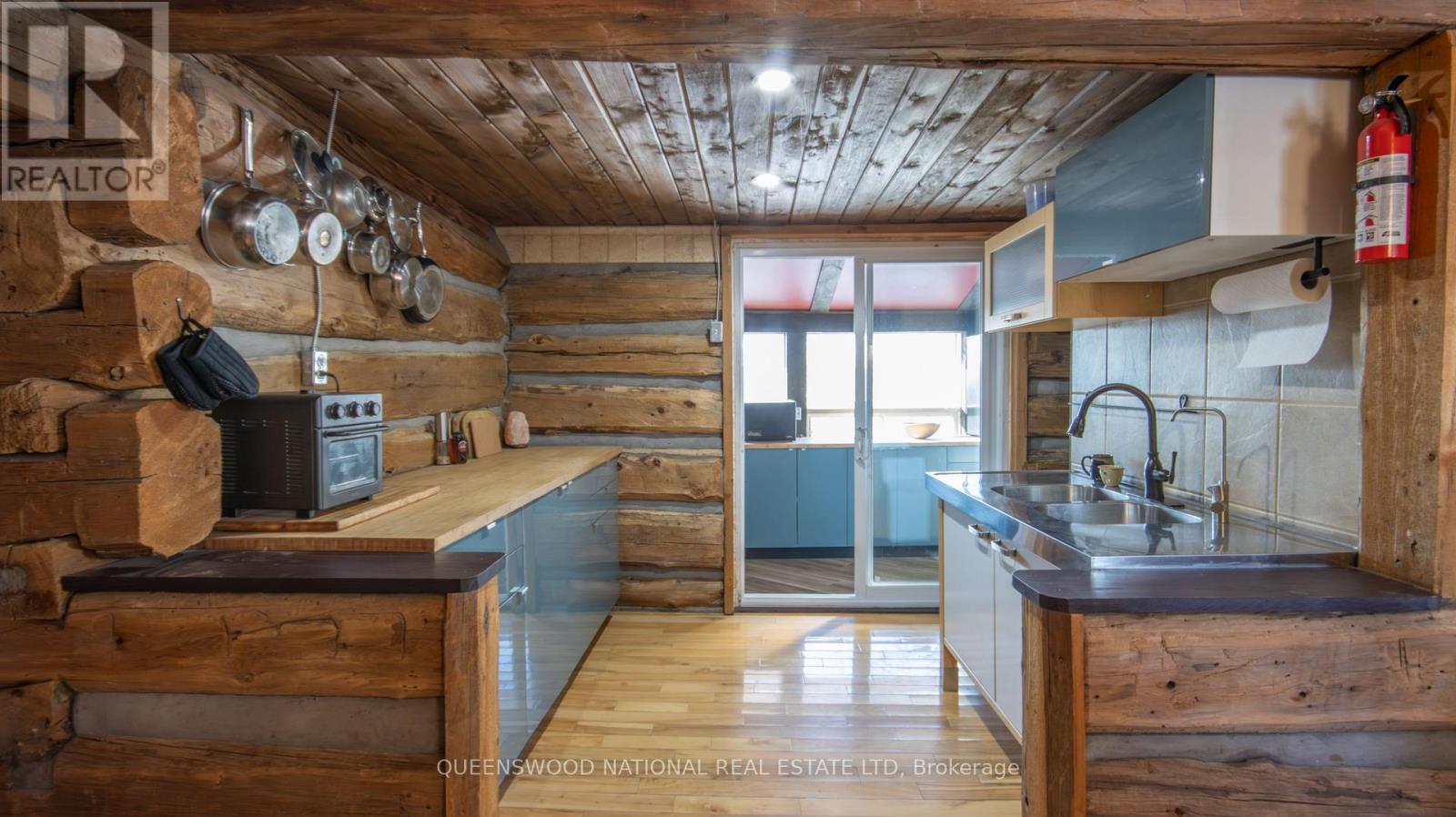 205 ROCKINGHAM ROAD - 23
