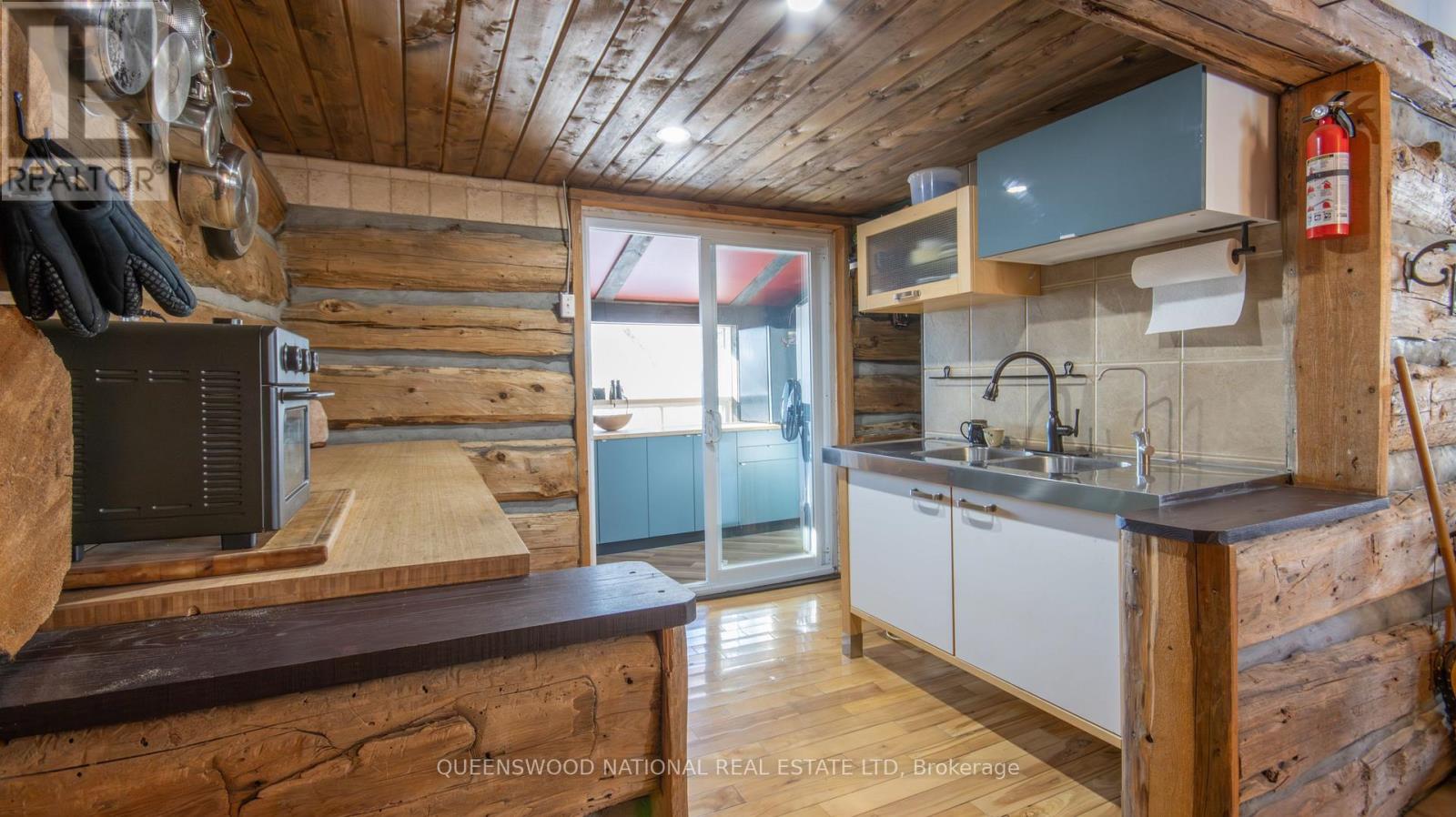 205 ROCKINGHAM ROAD - 22