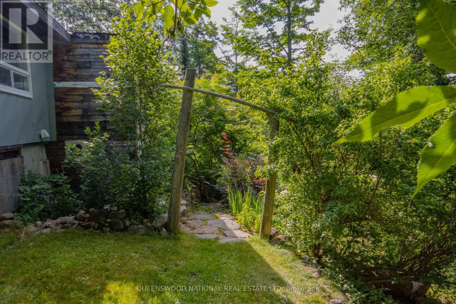 205 ROCKINGHAM ROAD - 16