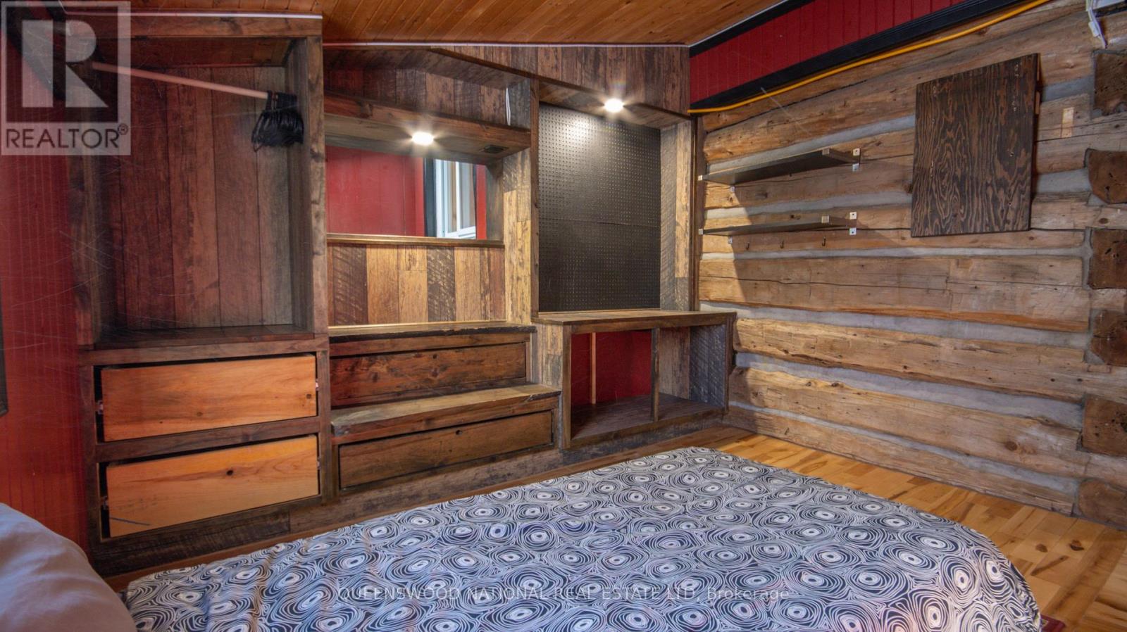 205 ROCKINGHAM ROAD - 32
