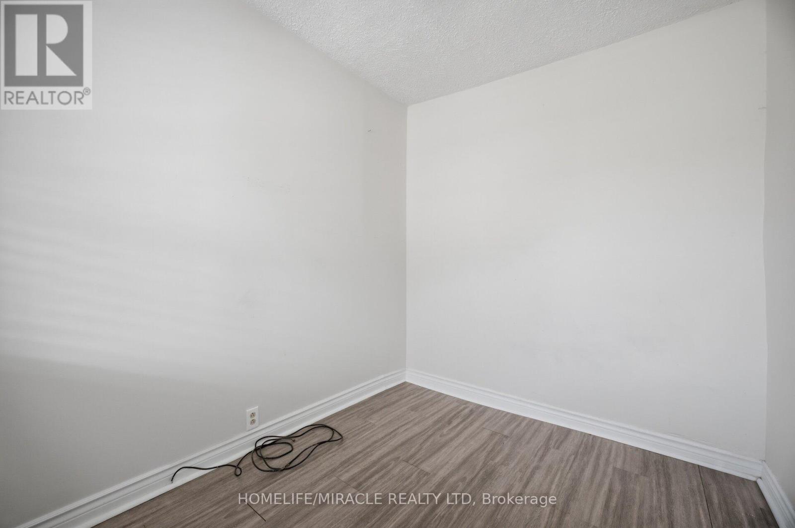 25 HOPE AVENUE - 22
