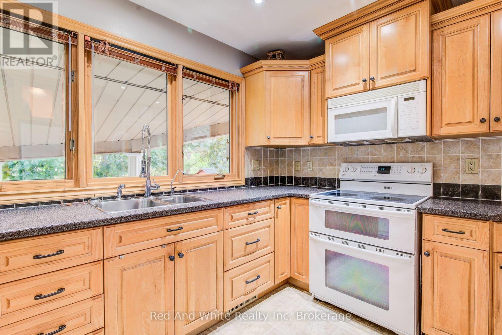 192 WARREN ROAD - 11