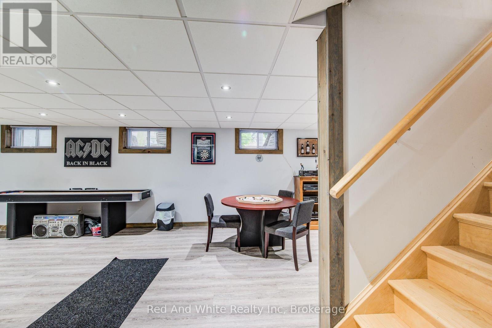 192 WARREN ROAD - 21