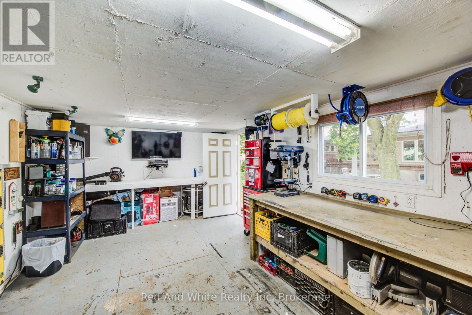 192 WARREN ROAD - 38