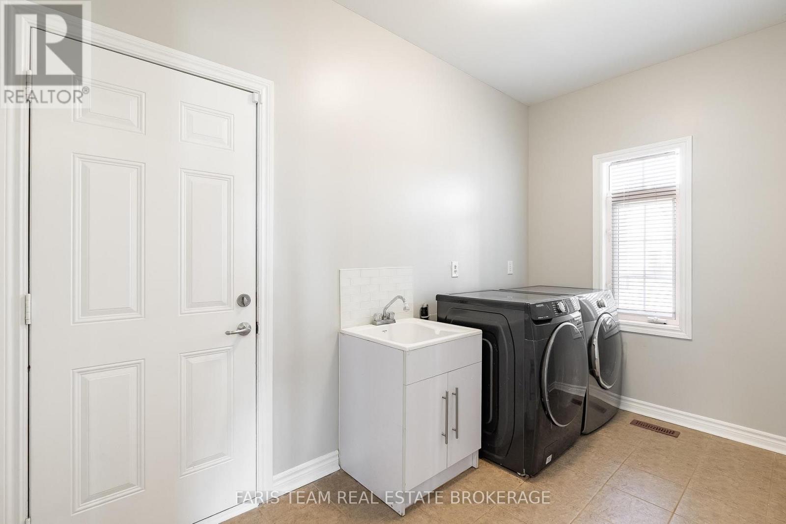 135 PRINCE WILLIAM WAY - 24