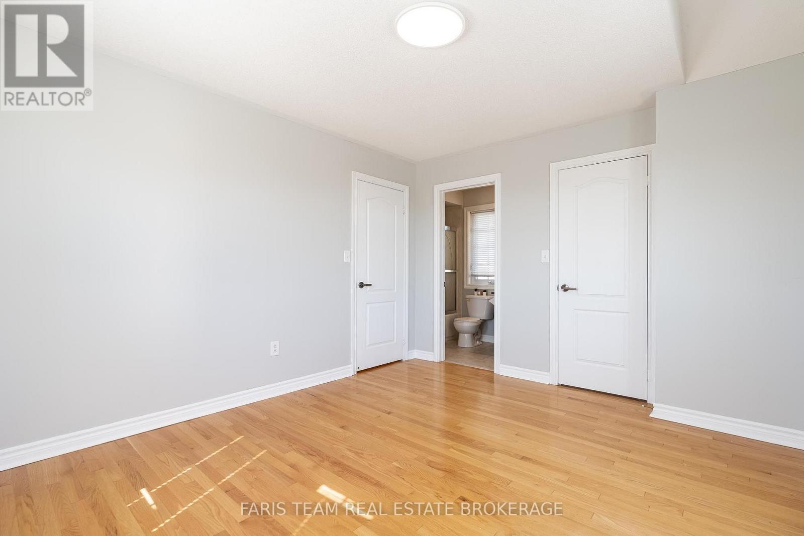 135 PRINCE WILLIAM WAY - 32