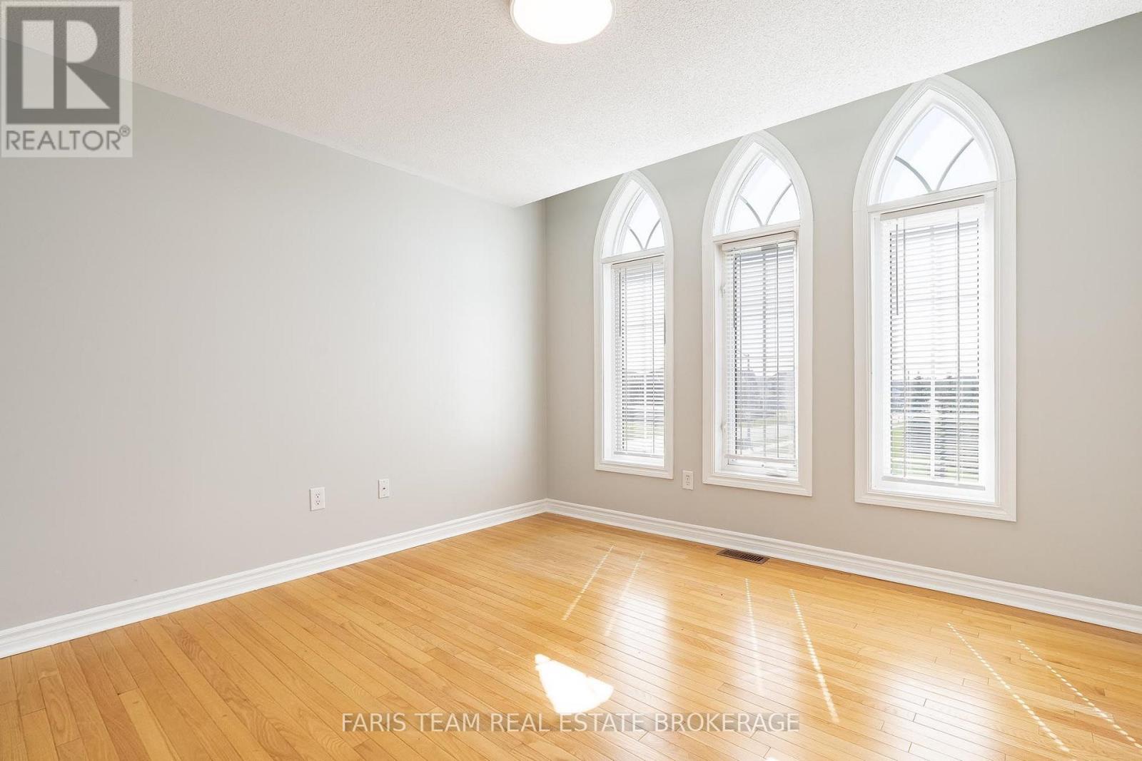 135 PRINCE WILLIAM WAY - 34