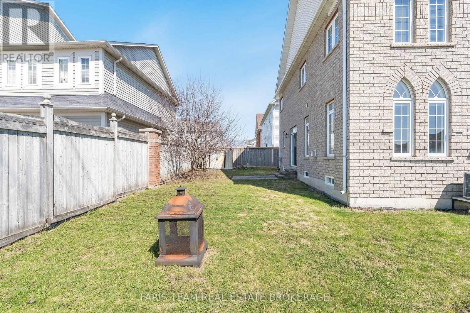 135 PRINCE WILLIAM WAY - 42