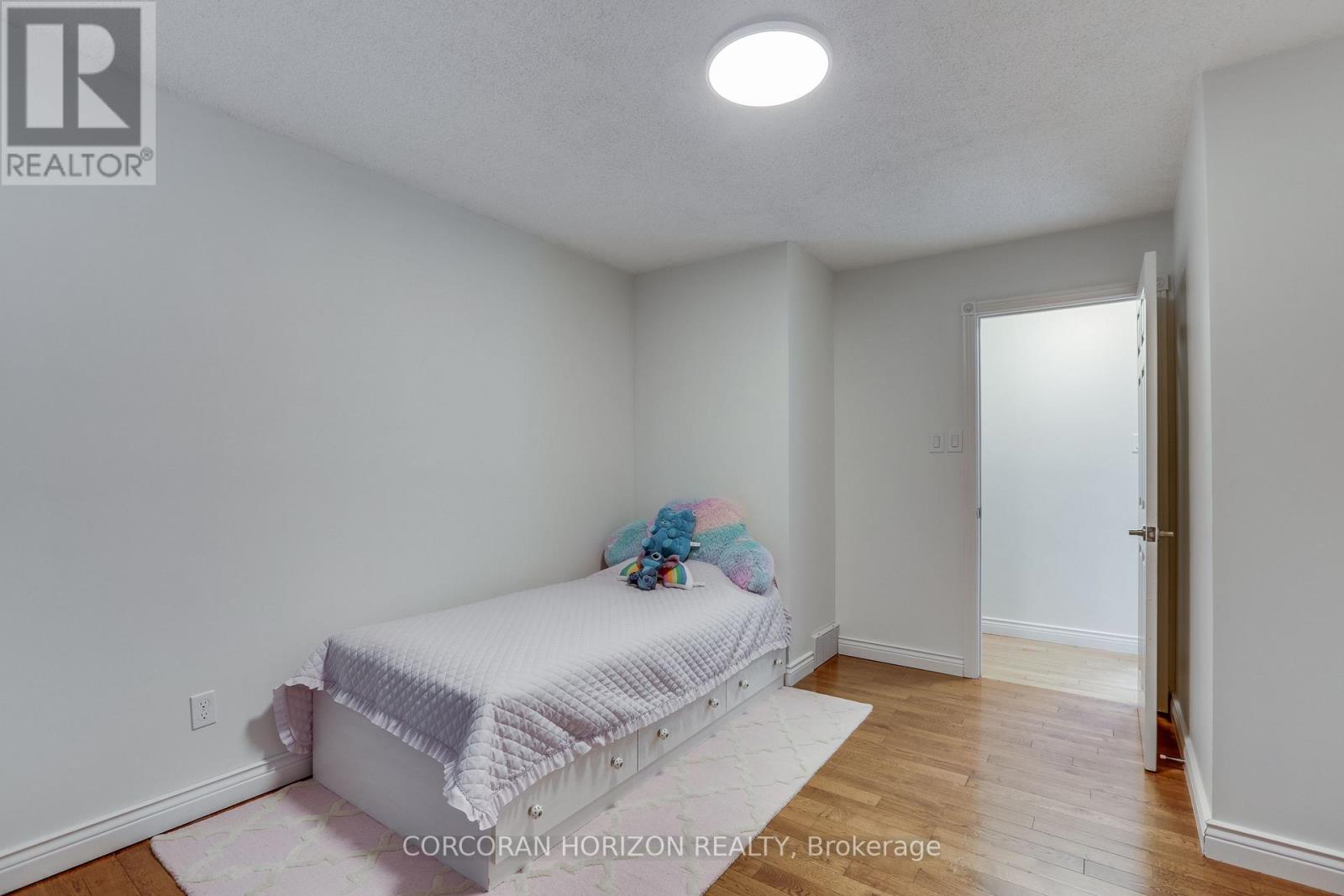4542 AVENUE ROAD - 22