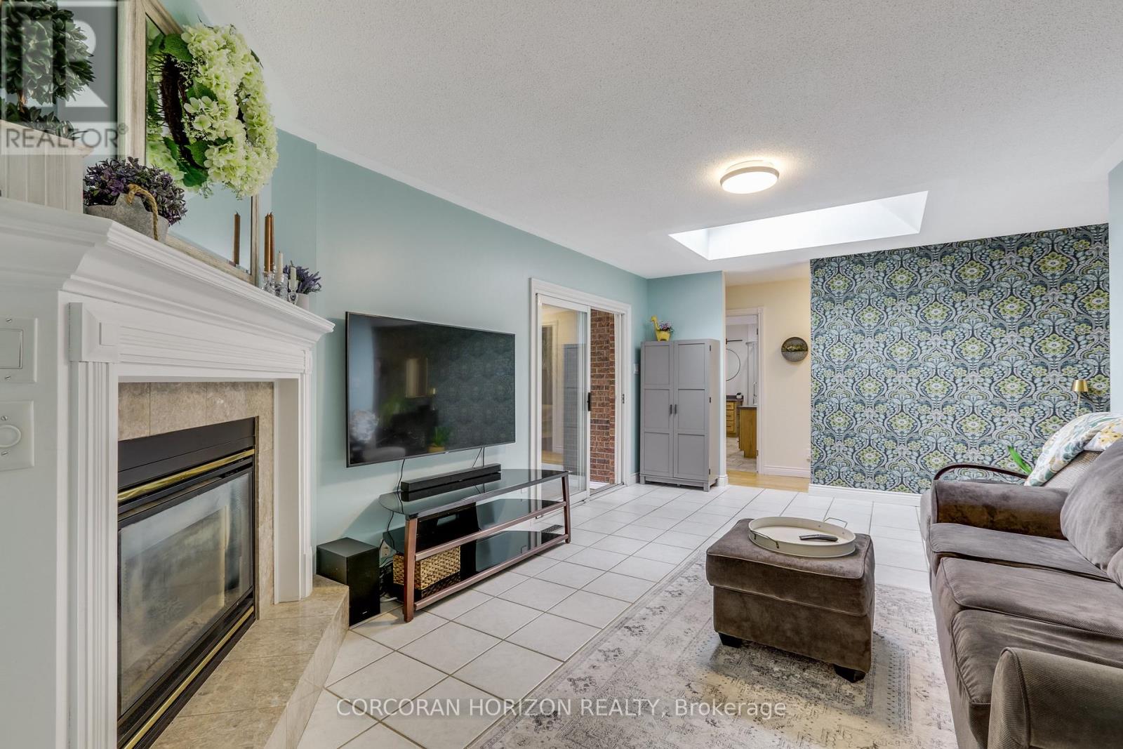 4542 AVENUE ROAD - 8