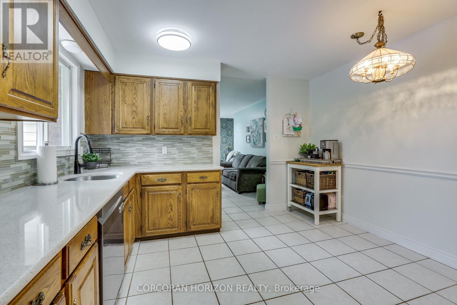 4542 AVENUE ROAD - 15