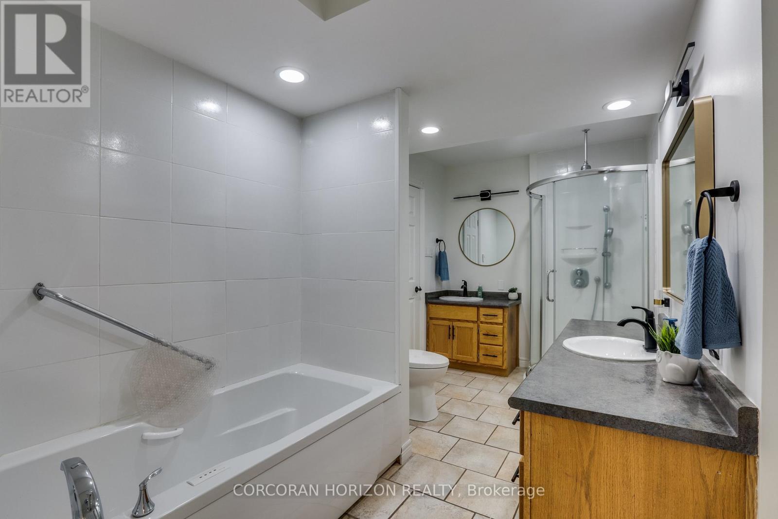 4542 AVENUE ROAD - 20