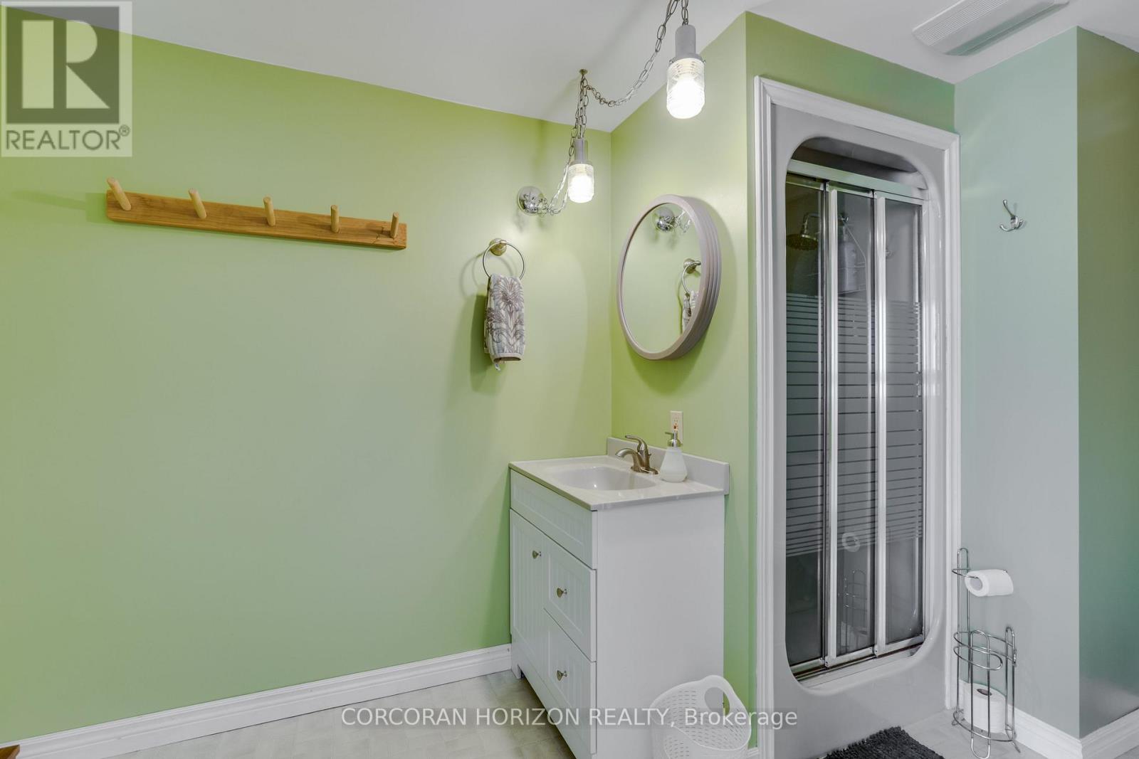 4542 AVENUE ROAD - 34
