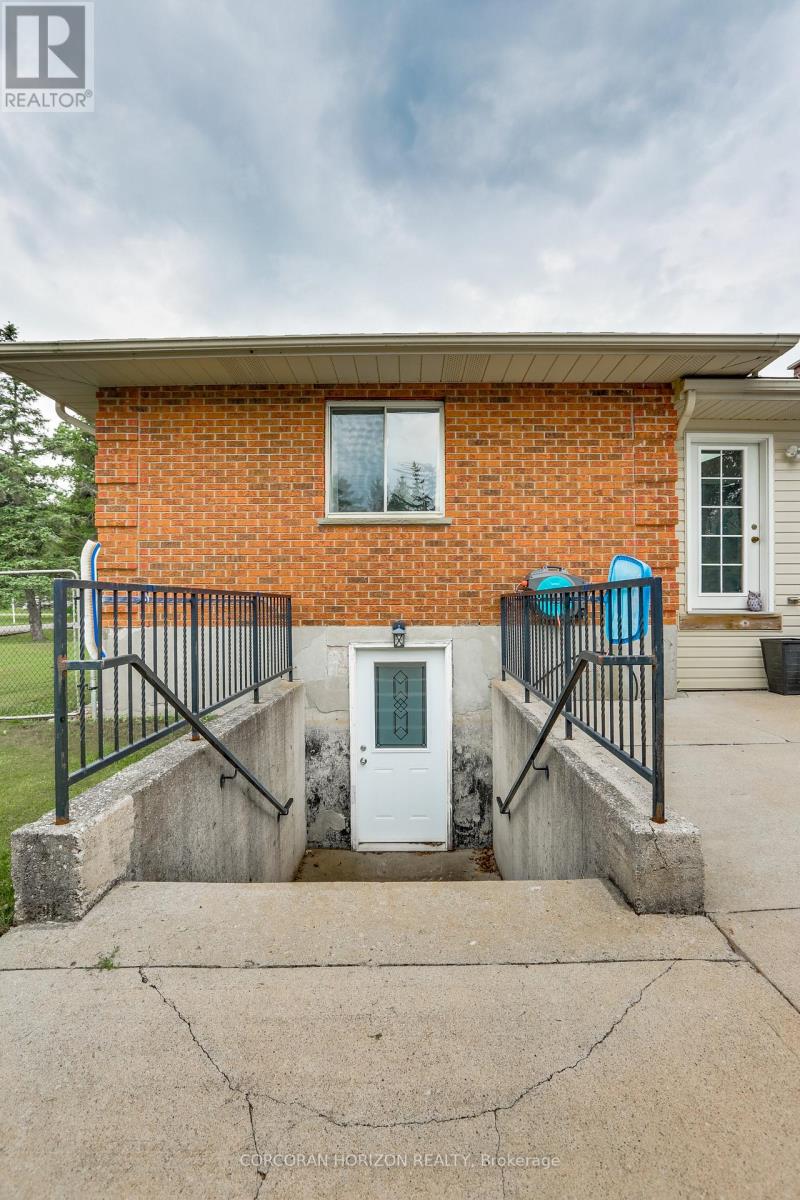 4542 AVENUE ROAD - 38