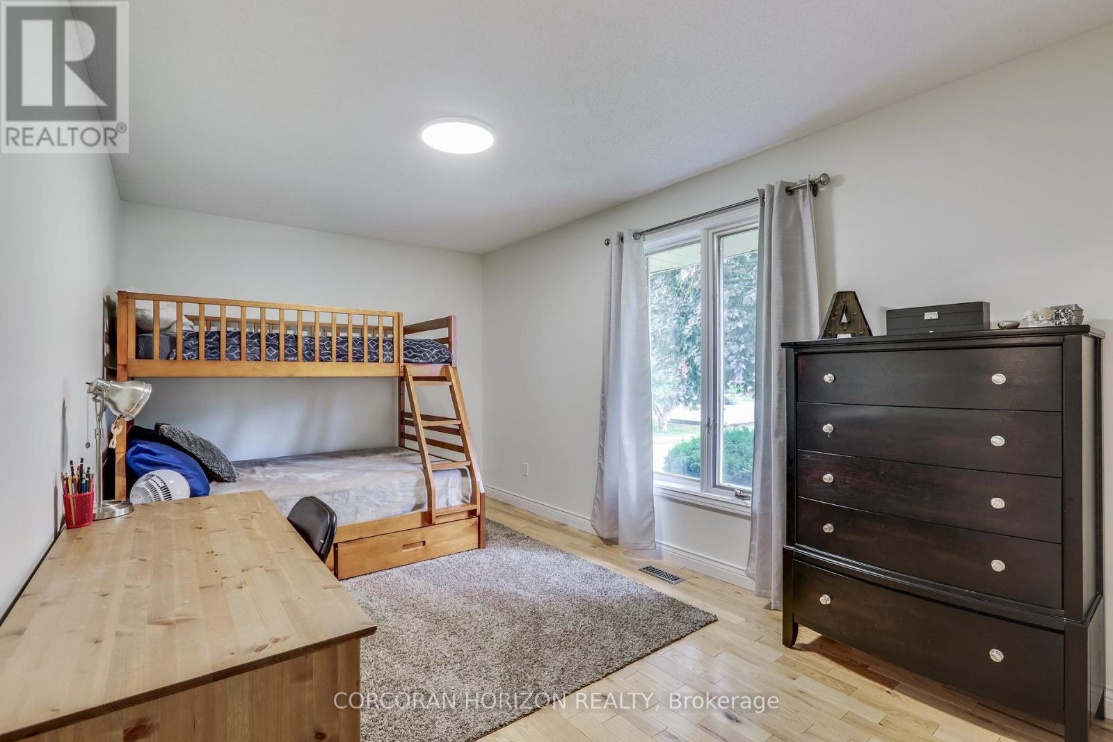 4542 AVENUE ROAD - 23
