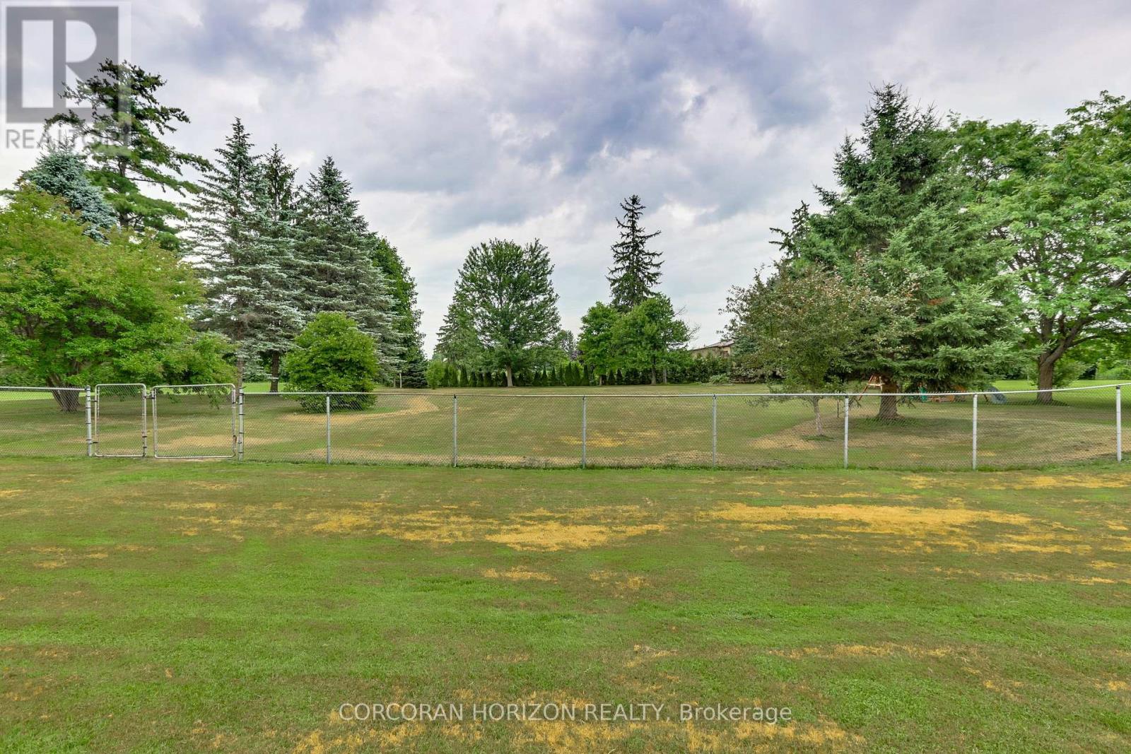 4542 AVENUE ROAD - 44