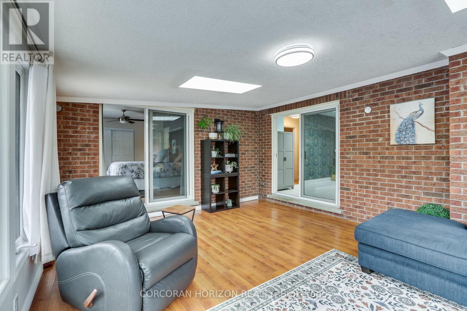 4542 AVENUE ROAD - 12