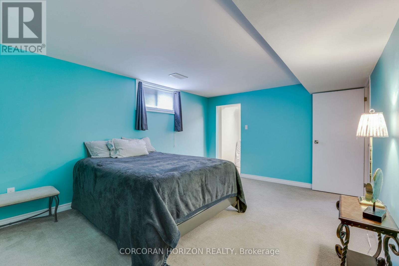 4542 AVENUE ROAD - 32