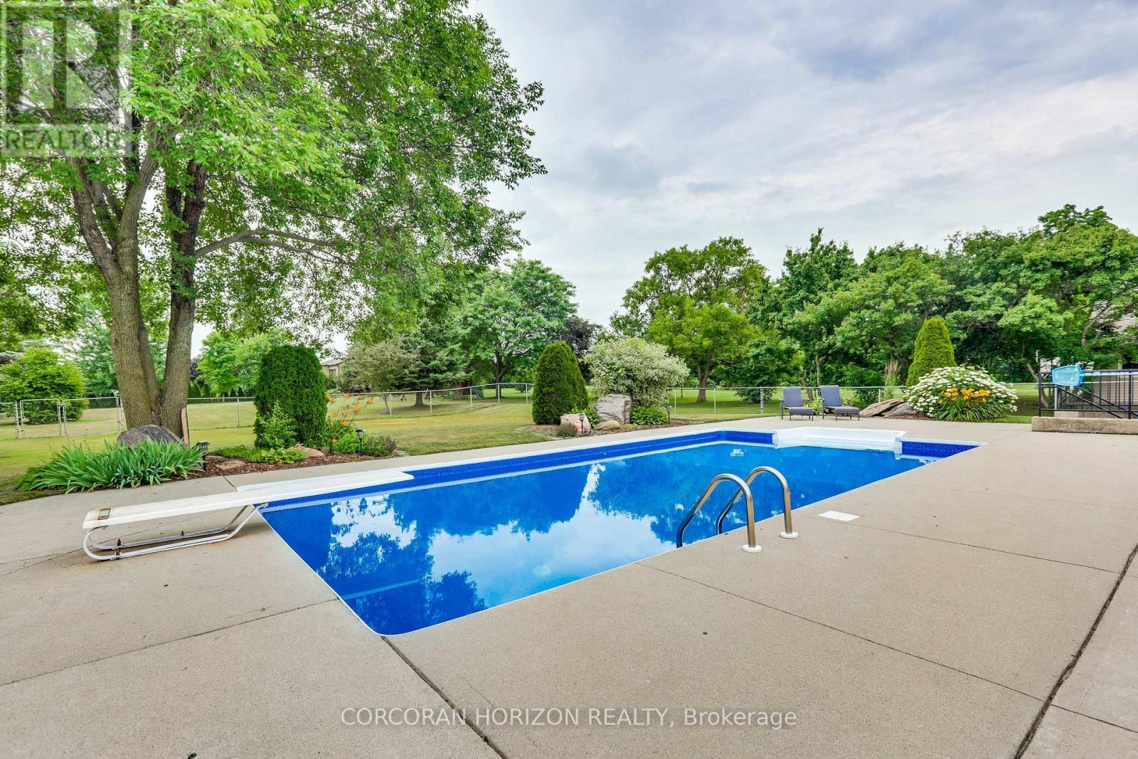 4542 AVENUE ROAD - 41