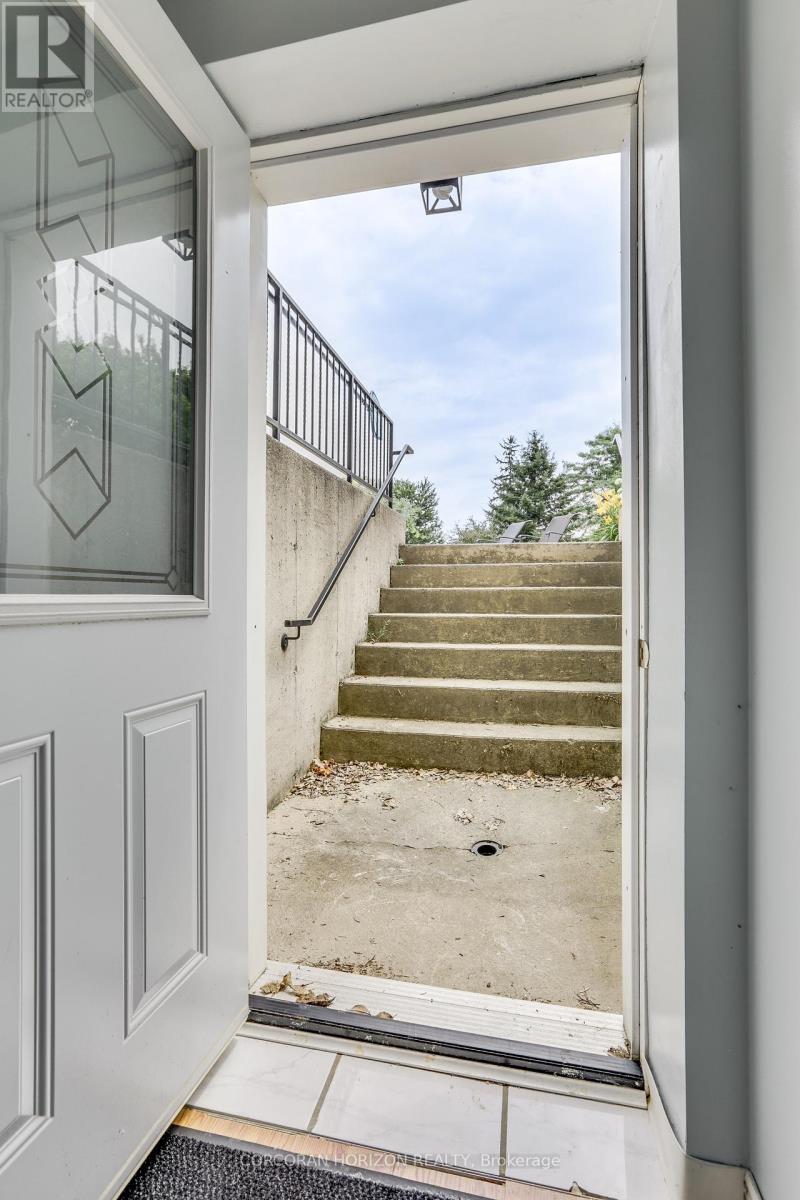 4542 AVENUE ROAD - 37