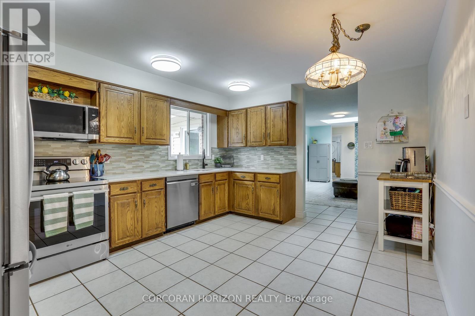 4542 AVENUE ROAD - 13