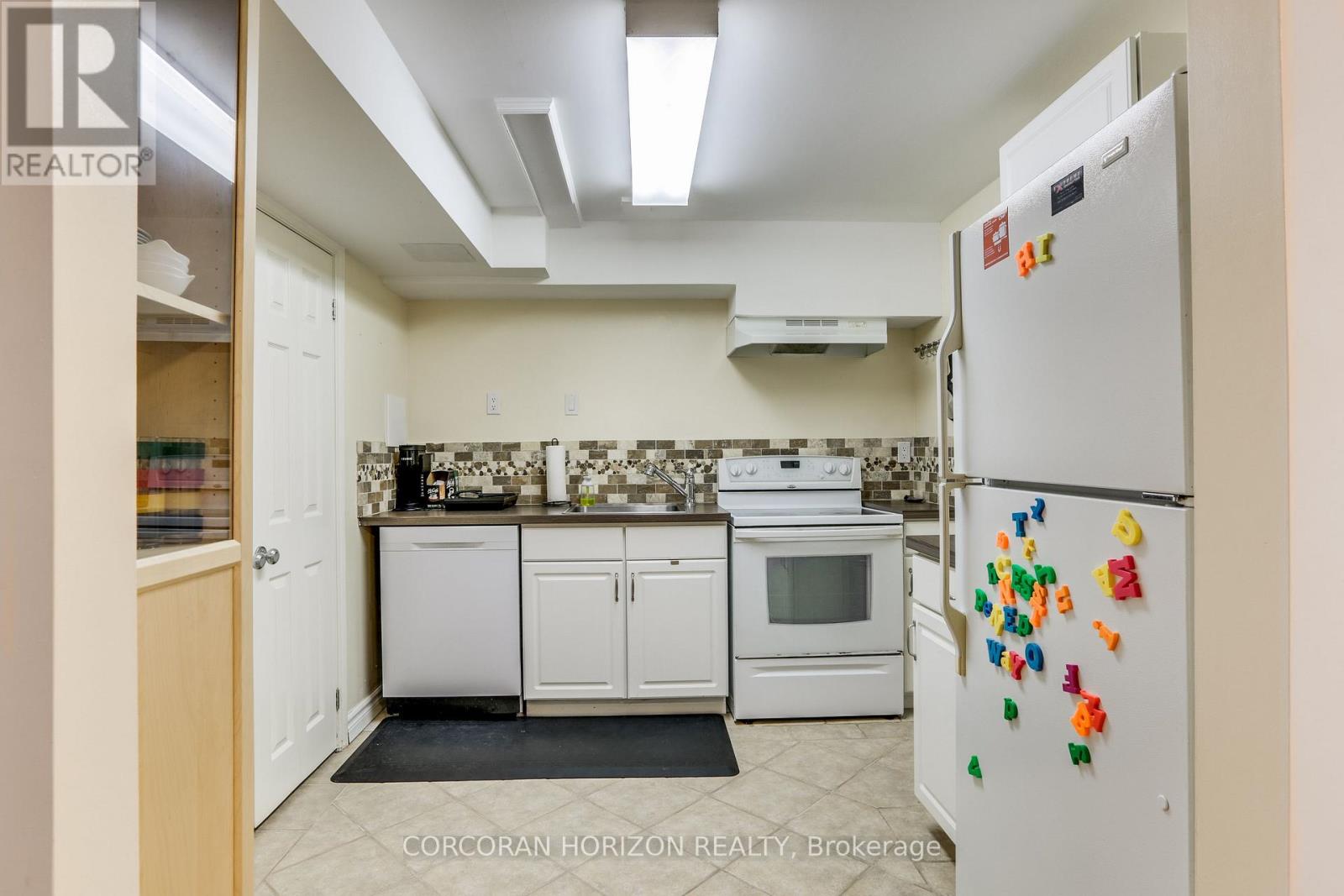 4542 AVENUE ROAD - 33