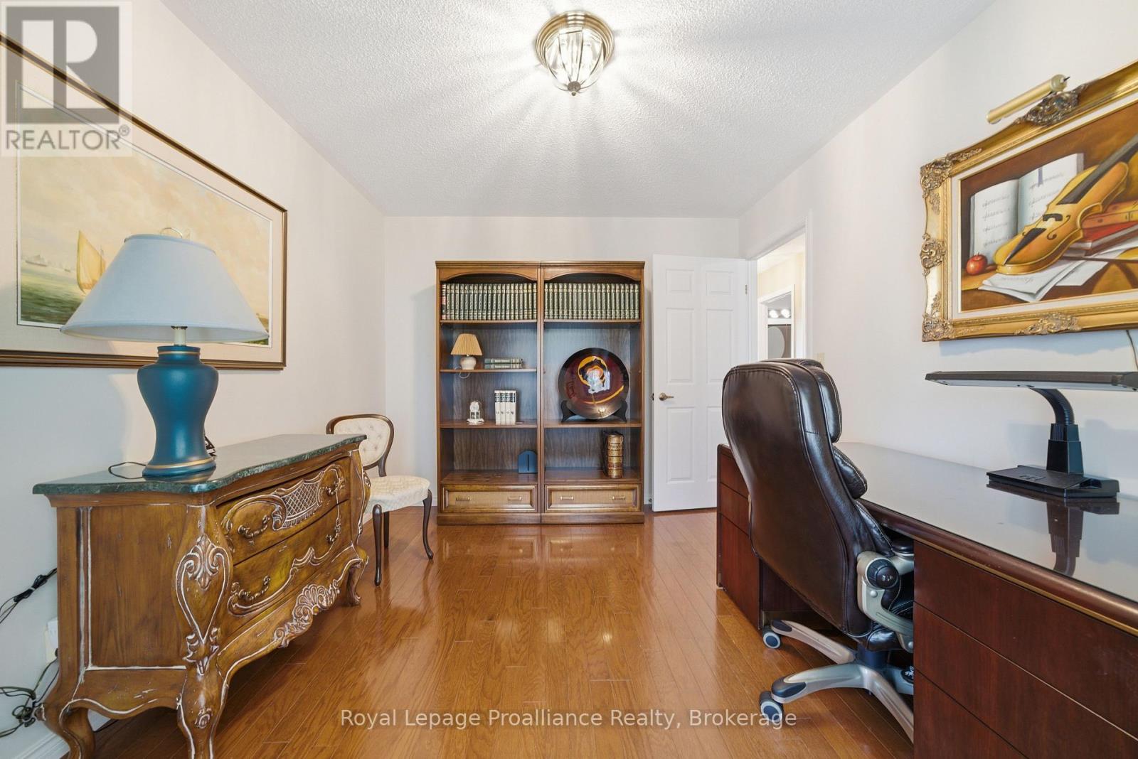 261 DUNDAS STREET W - 21