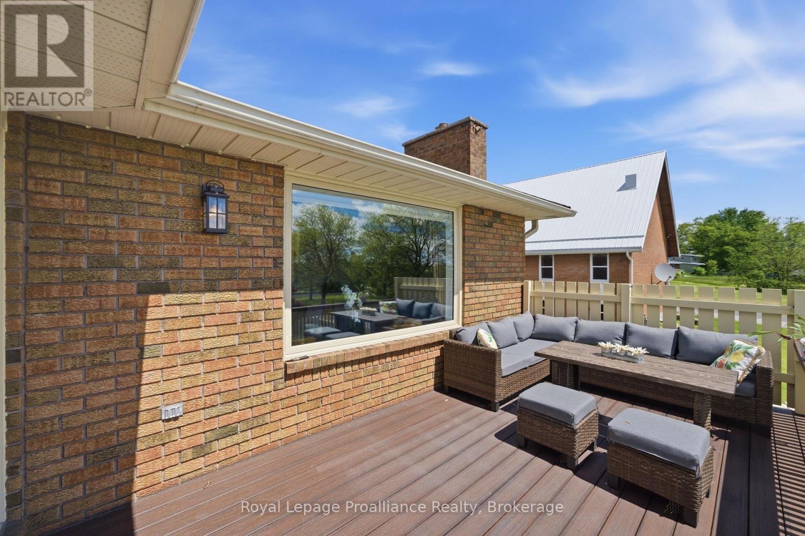 261 DUNDAS STREET W - 10