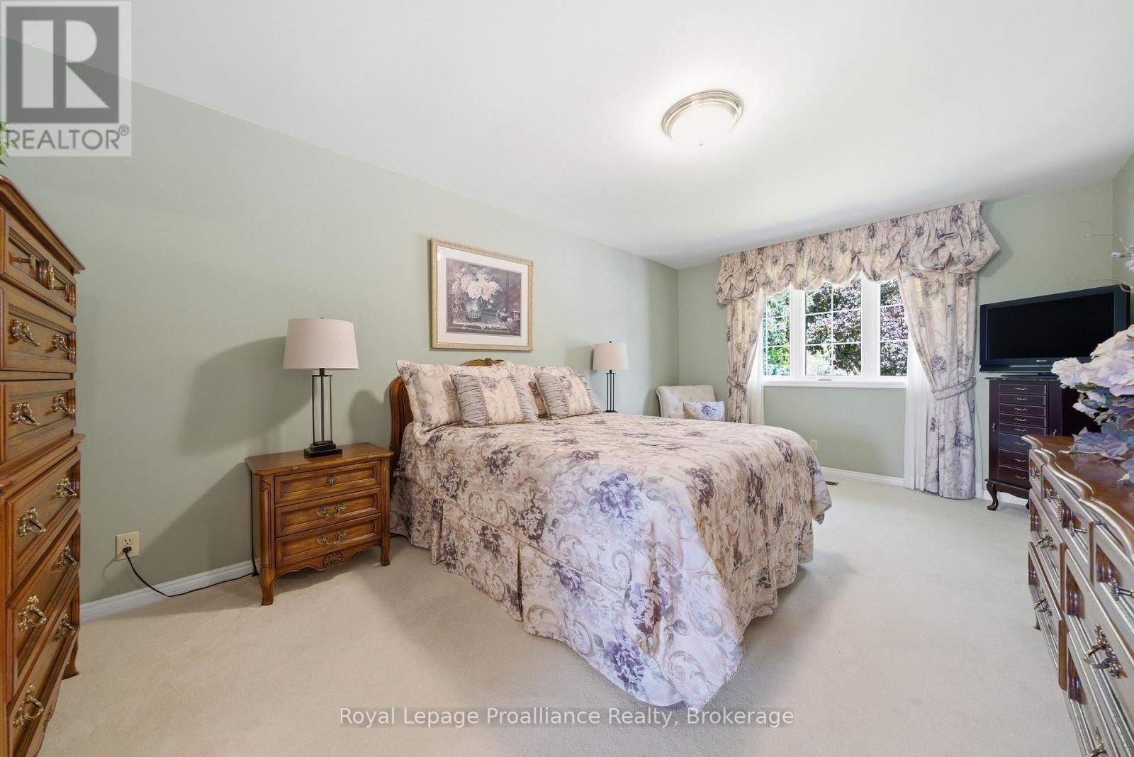 261 DUNDAS STREET W - 23