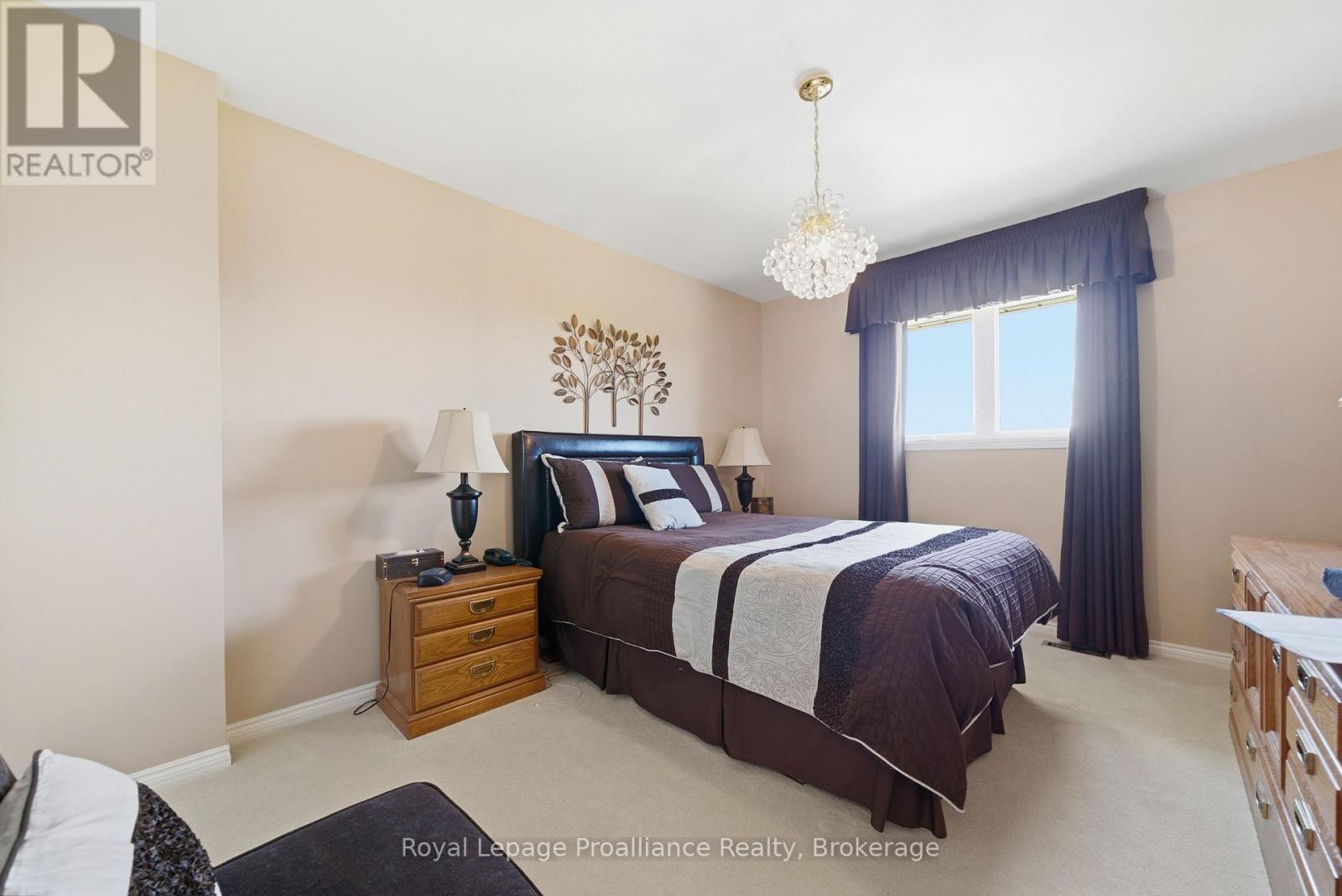 261 DUNDAS STREET W - 25