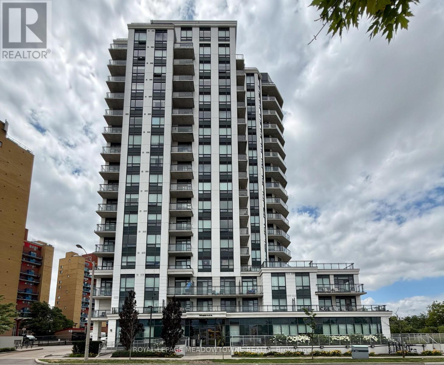 Photo of 840 Queens Plate Drive