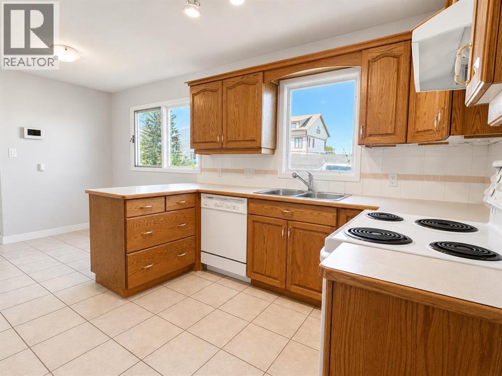 5035 48 Street — photo 10
