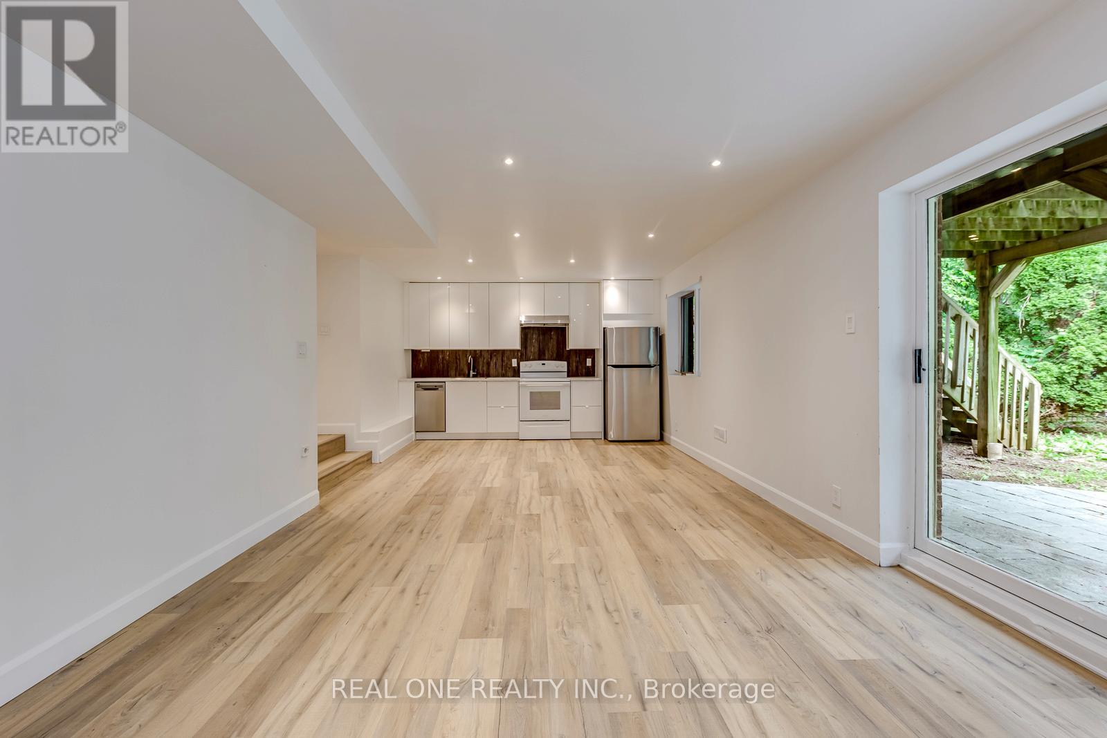 1443 BAYSHIRE DRIVE - 33