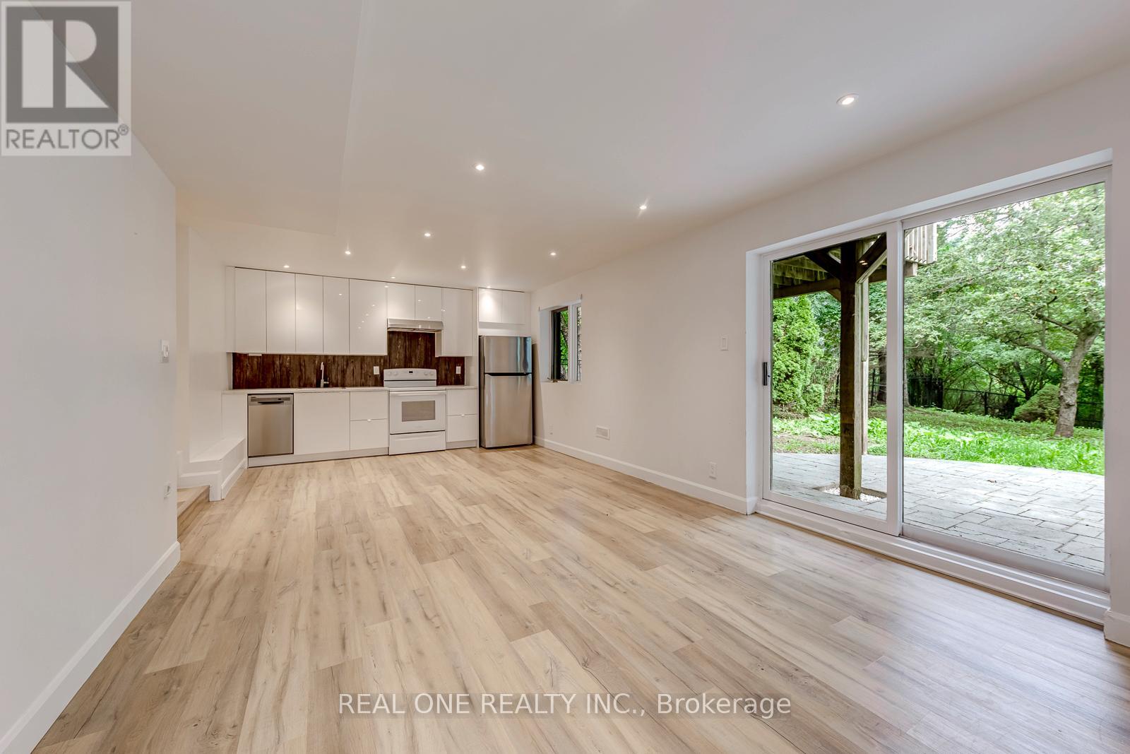 1443 BAYSHIRE DRIVE - 34