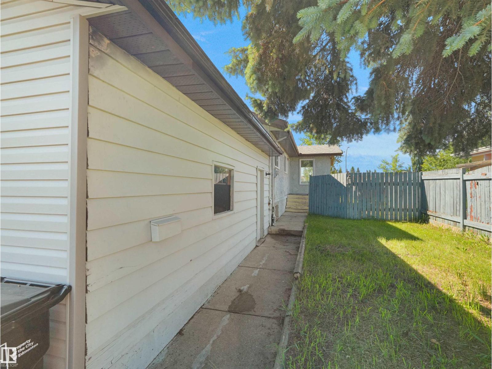 4827 17 AV NW - 10