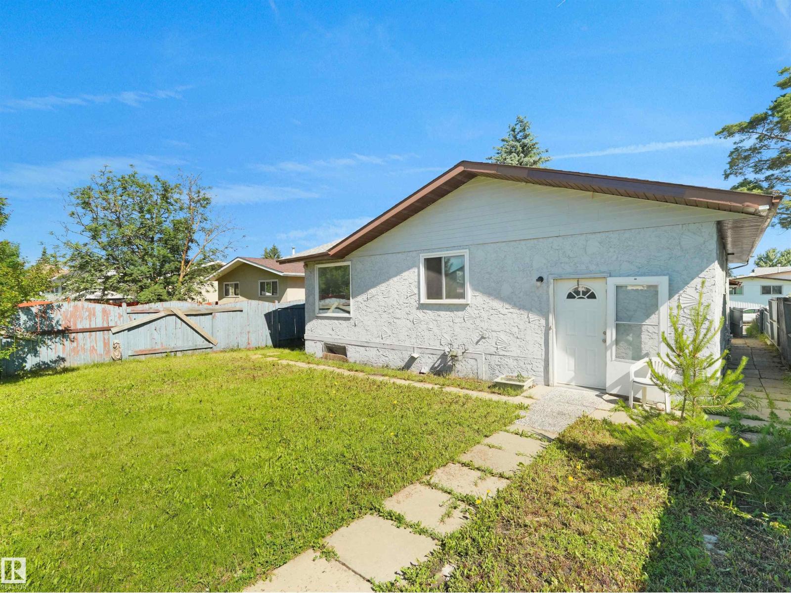 4827 17 AV NW - 14